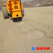 液壓夯實機(jī)沖擊夯實路面